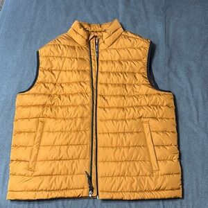 I am selling a large, gold vest from Aeropostale. It is new condition.